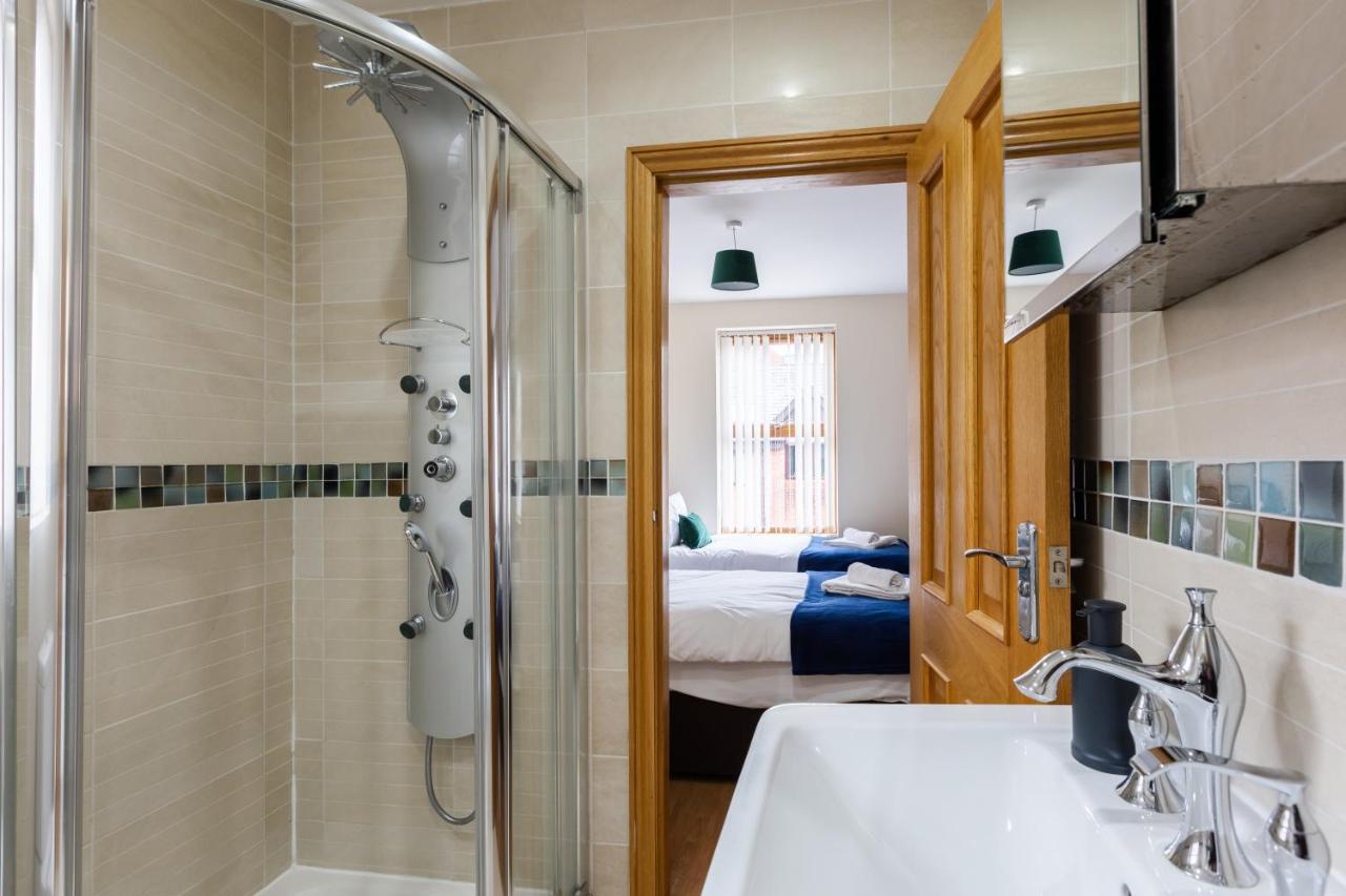 Albert - 5 Bedrooms Sleeps 11 Parking Wi-Fi Contractors Preston  Bagian luar foto
