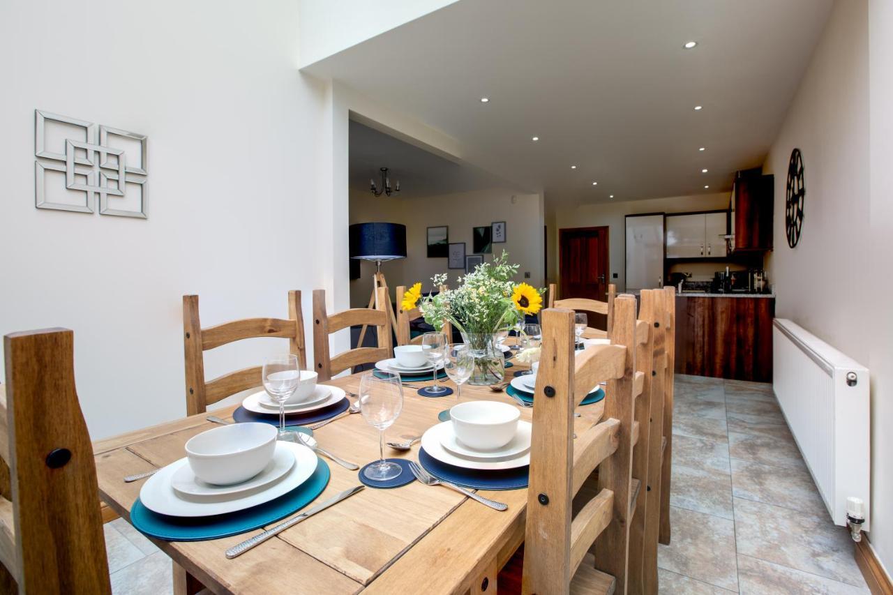 Albert - 5 Bedrooms Sleeps 11 Parking Wi-Fi Contractors Preston  Bagian luar foto