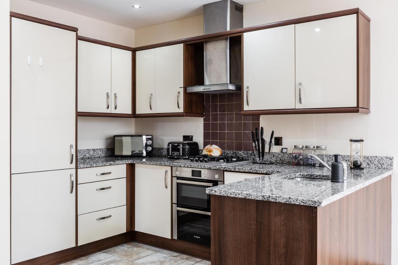 Albert - 5 Bedrooms Sleeps 11 Parking Wi-Fi Contractors Preston  Bagian luar foto