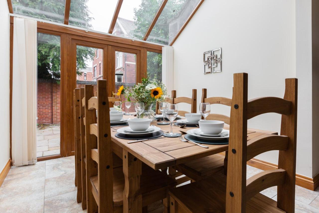 Albert - 5 Bedrooms Sleeps 11 Parking Wi-Fi Contractors Preston  Bagian luar foto