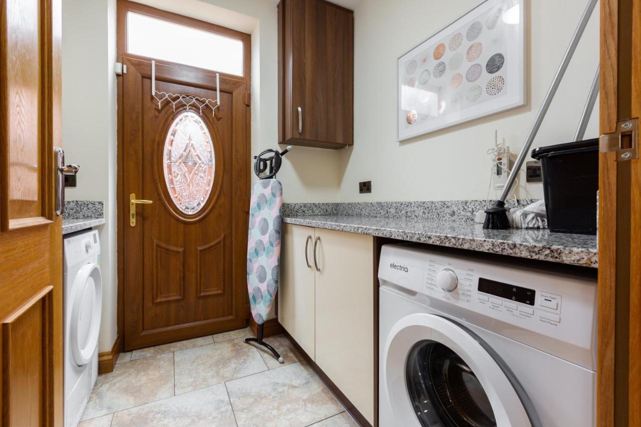 Albert - 5 Bedrooms Sleeps 11 Parking Wi-Fi Contractors Preston  Bagian luar foto