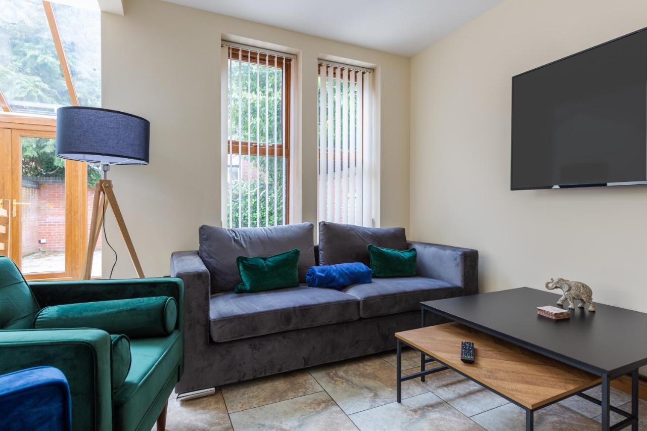 Albert - 5 Bedrooms Sleeps 11 Parking Wi-Fi Contractors Preston  Bagian luar foto