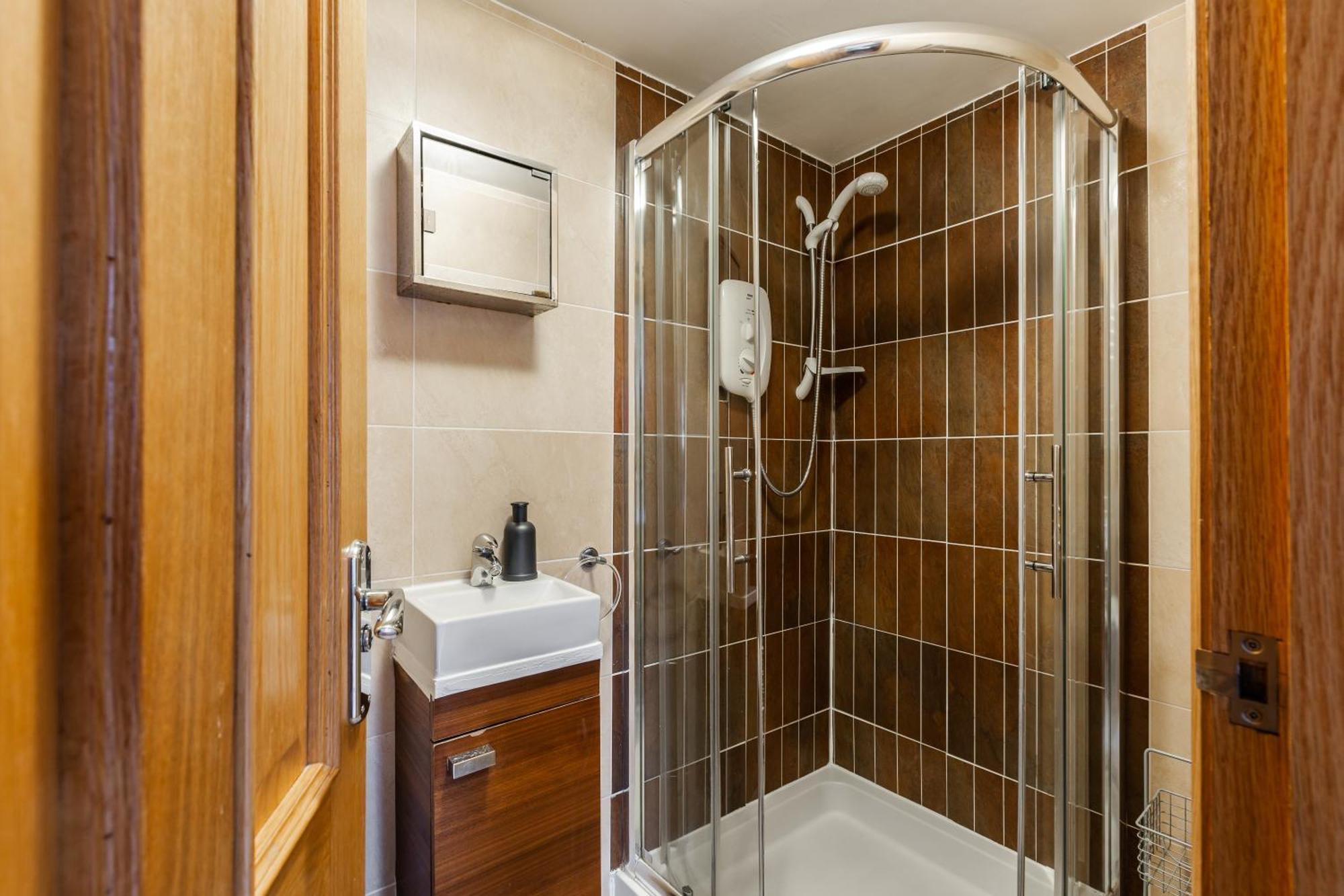 Albert - 5 Bedrooms Sleeps 11 Parking Wi-Fi Contractors Preston  Bagian luar foto