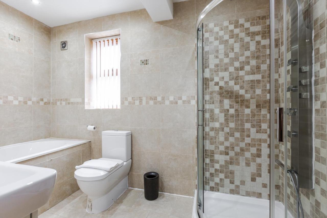 Albert - 5 Bedrooms Sleeps 11 Parking Wi-Fi Contractors Preston  Bagian luar foto